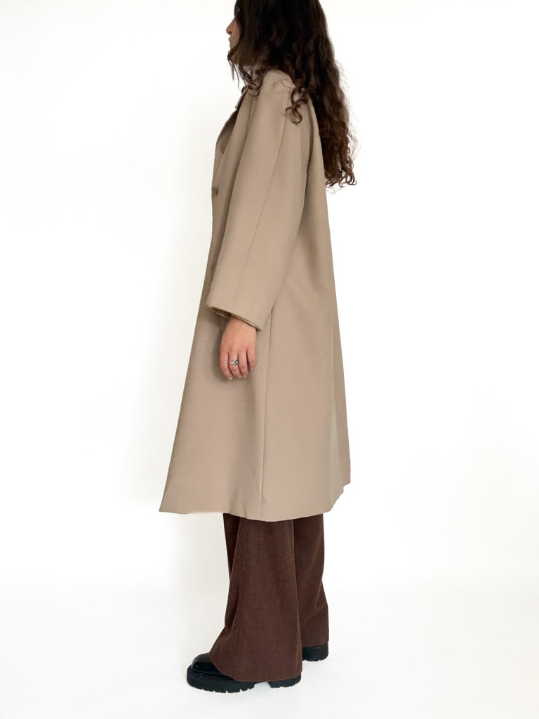 Vintage beige trench coat view 102
