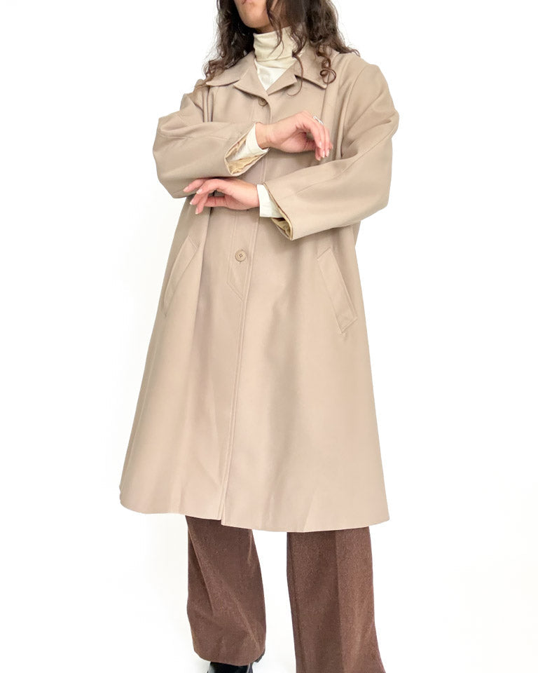 Vintage beige trench coat view 112