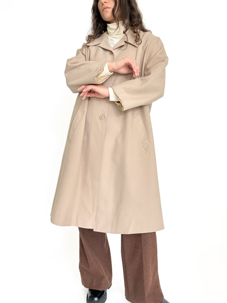 Vintage beige trench coat view 112