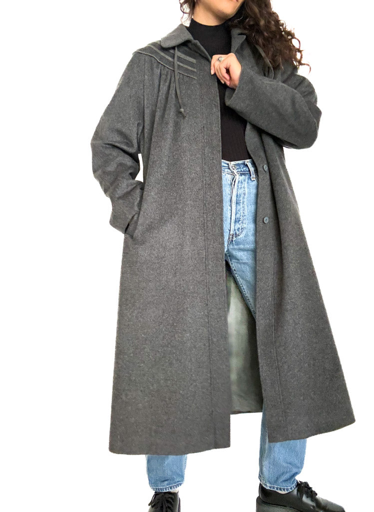 Vintage grey wool coat open and lining